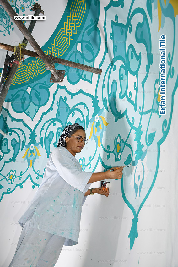 Hand painting Islamic contents on walls and under dome area, www.eitile.com