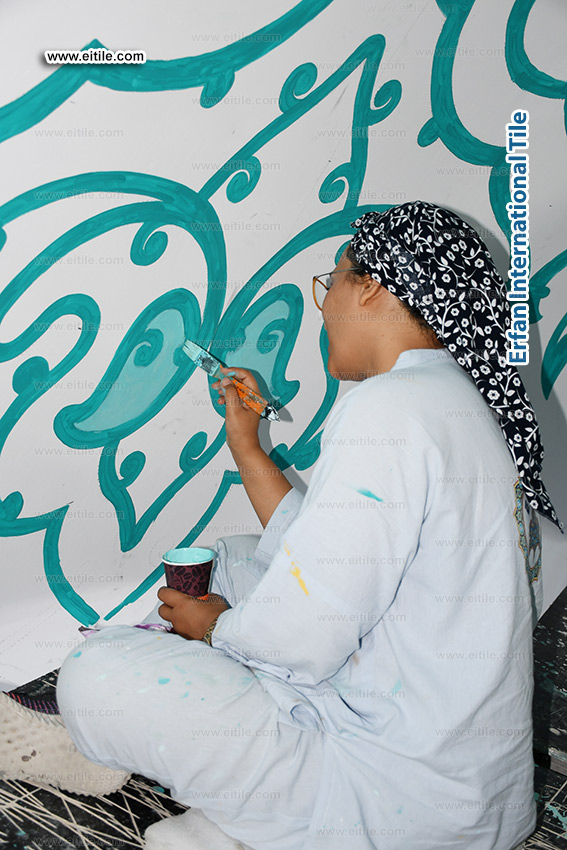 Hand painting Islamic contents on walls and under dome area, www.eitile.com