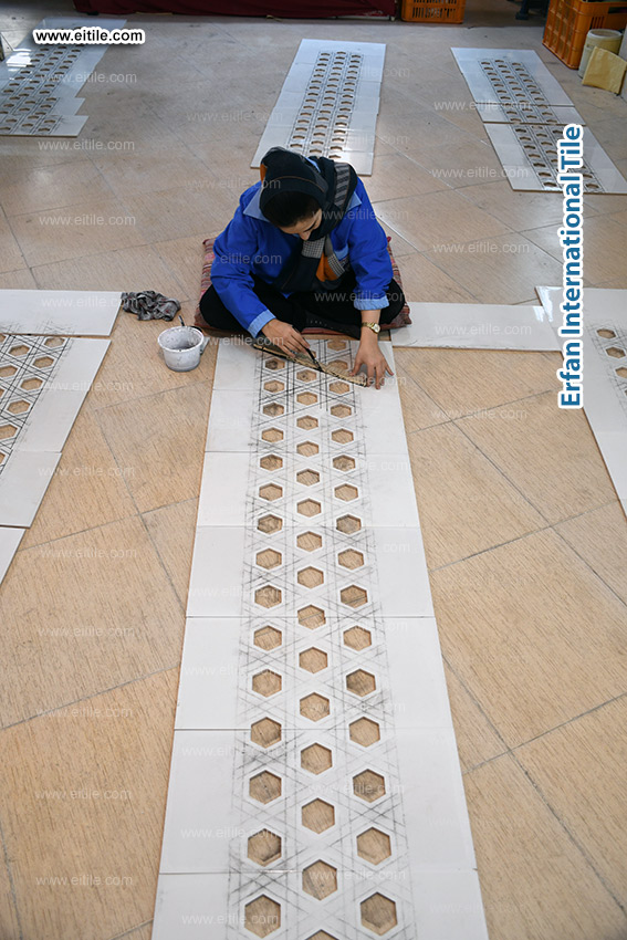 Decorative seven-color tiles on the mausoleum exterior with floral and geometric motifs, www.eitile.com Decorative seven-color tiles on the mausoleum exterior with floral and geometric motifs, www.eitile.com